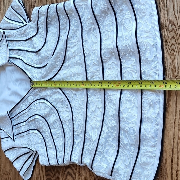 (M) Ravel Vintage Stretchy Lace  Overlay Ultra Flattering Fitted Old Fashioned - Picture 6 of 8